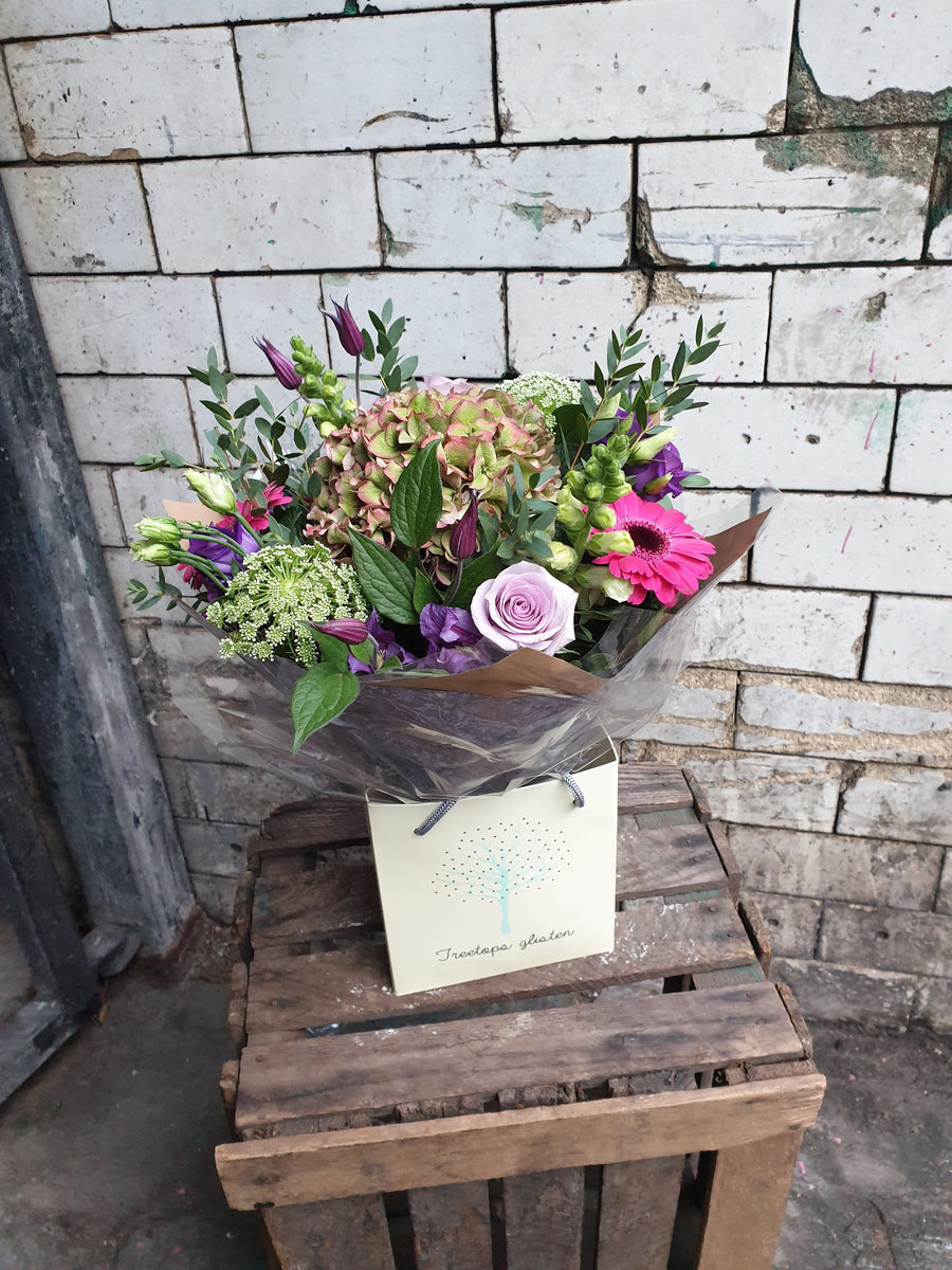 Mothers Day flowers delivered throughout Glasgow Local Glasgow florist